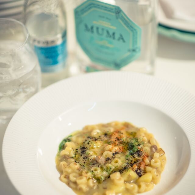 Muma X JRE.Muma è per i palati più fini. Come quelli che ha allietato durante il contest al Pastificio dei Campi organizzato dal gruppo JRE.Dall'aperitivo alle cene gourmet, Muma è il gin perfetto sempre.Il #Mumamo ideale ogni volta che ne senti il bisogno. #ginlovers #mumagin #gourmet #mumamoment #bartender #Muma #ginpassion #puglia #pastificiodeigrani #altacucina #jre